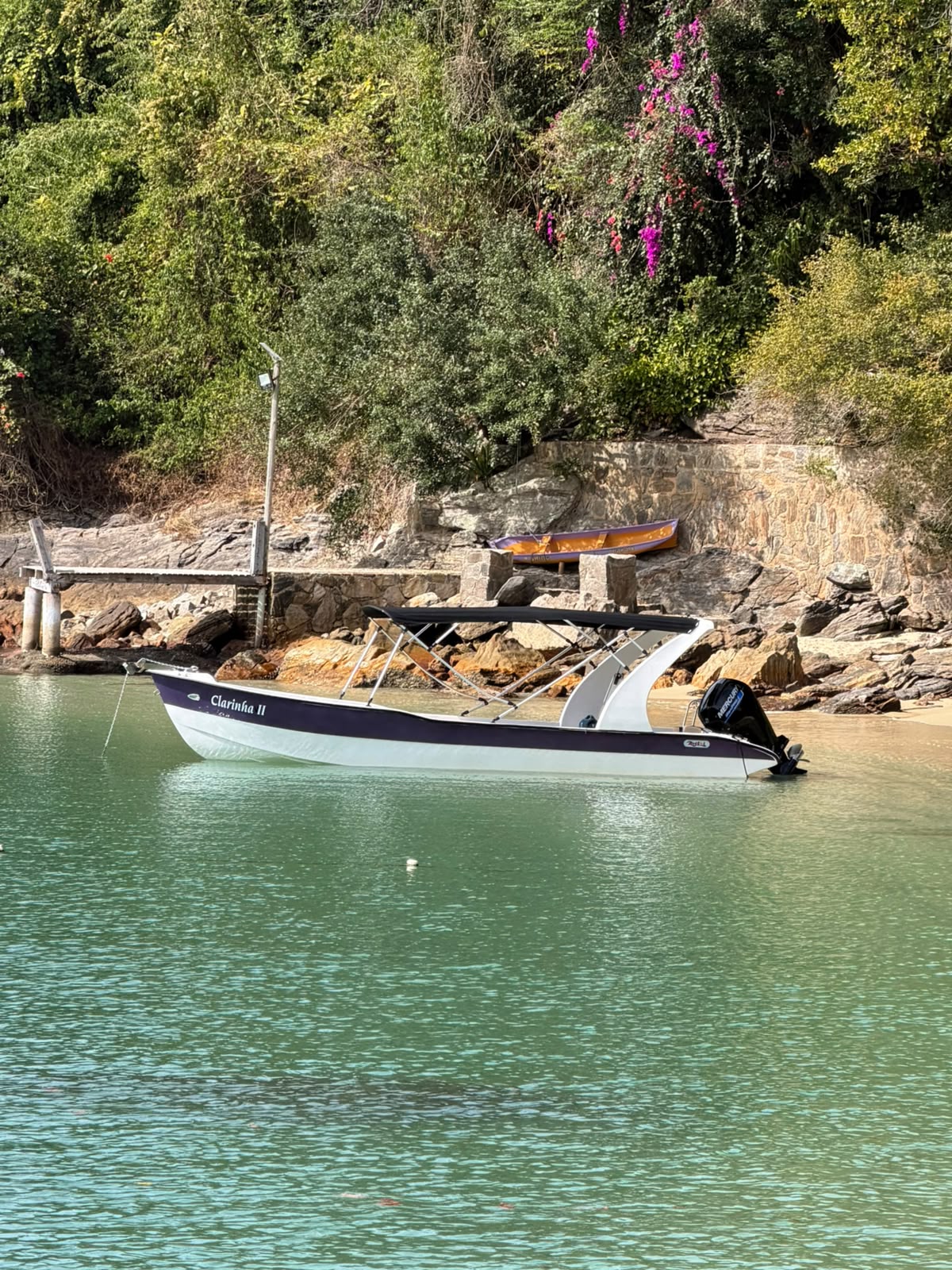 Lancha Clarinha 2 na praia