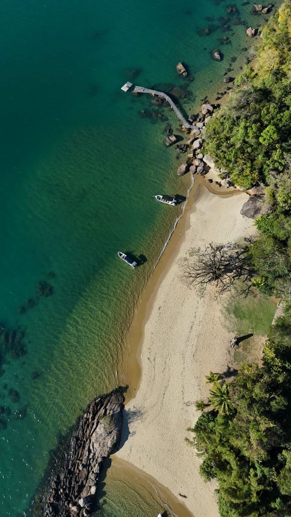 Praia do Sobrado — parada do Roteiro Saco do Mamanguá