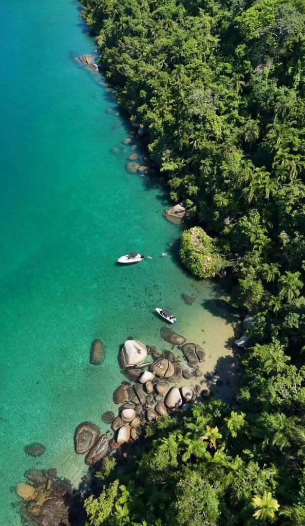 Lagoa Verde na Enseada da Preguiça — parada do Roteiro Só Praias